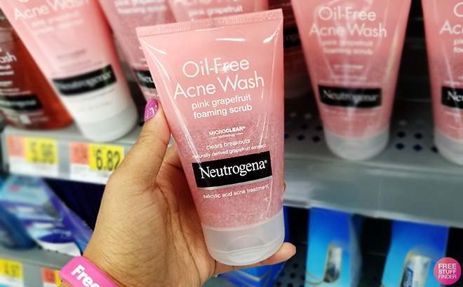 A Person Holding Neutrogena Oil Free Pink Grapefruit Acne Wash Face Scrub