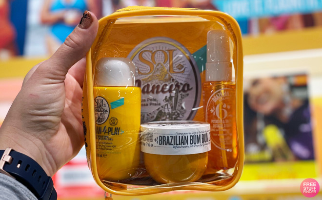 A Person Holding Sol de Jeneiro Jet Set