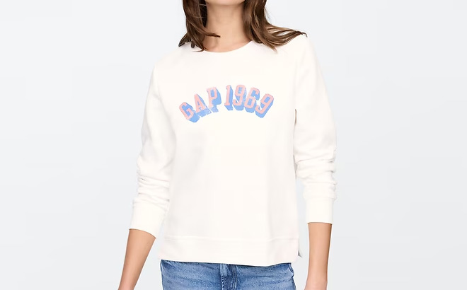 GAP Factory Womens Relaxed Logo Sweatshirt