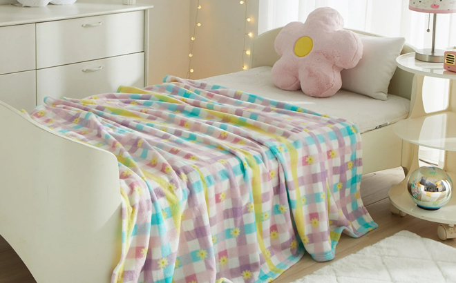 Your Zone Huggable Flower Pillow and Throw Set